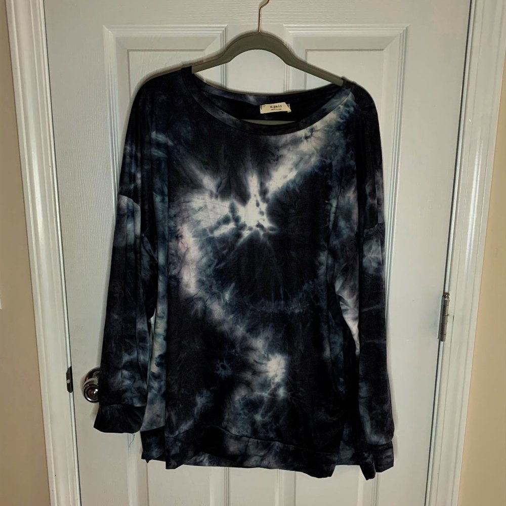 A. Gain  1XL Black Tie Dyed Long Sleeve Top NEW